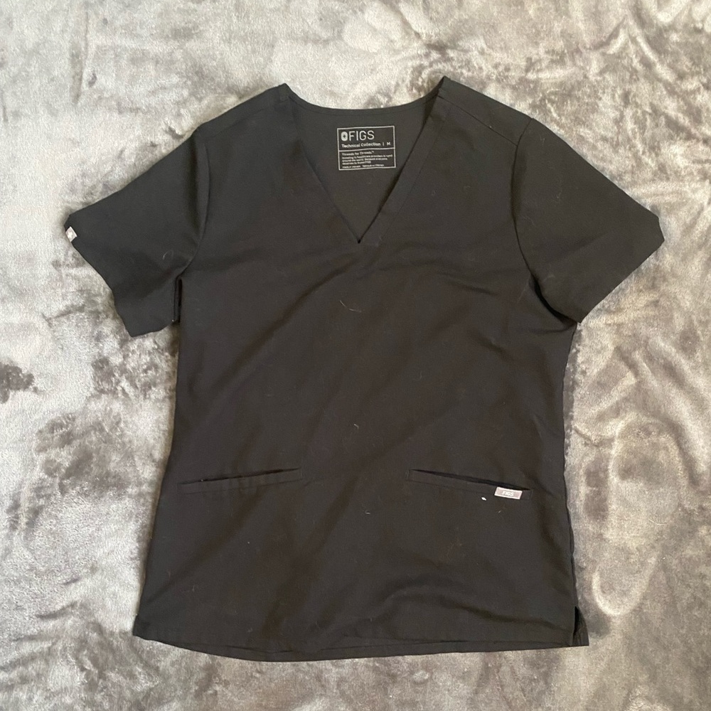 FIGS Casma three pocket scrub top